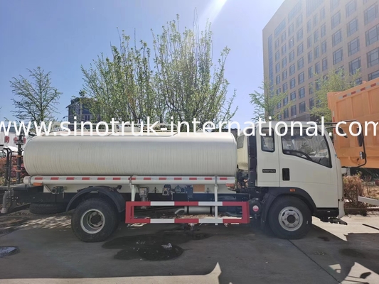 Truk Tangki Air Ringan SINOTRUK LHD 5-8CBM Jangkauan Penyemprotan Luas