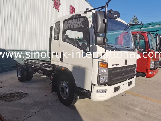 HOWO Barang-barang kecil Pengangkutan truk tugas ringan Dua kursi tempat tidur tunggal Dengan A / C Chassis LHD
