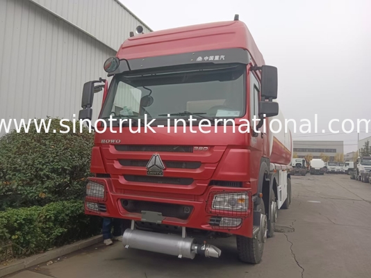 SINOTRUK HOWO Red Oil Tank Truck 400HP 8×4 12 Roda Kapasitas Tinggi