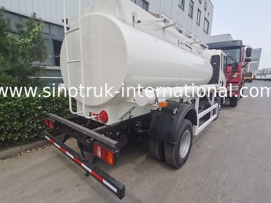 SINOTRUK HOWO 4X2 6 roda truk tangki minyak 5-6CBM Single bin dengan flowmeter