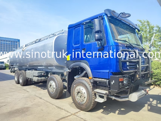 Truk Bahan Bakar HOWO Tugas Berat 8*4 400HP LHD 40CBM Sistem Tangki Ganda Untuk Distribusi Bahan Bakar Jarak Jauh