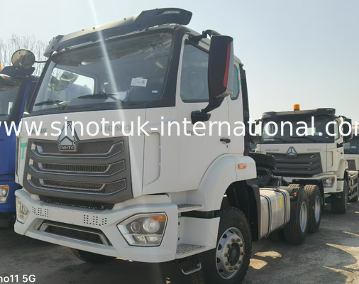 6900x2550x3250 mm Traktor Truk Standar Emisi Euro 2 Dibangun untuk menahan kondisi jalan yang keras dan beban barang berat